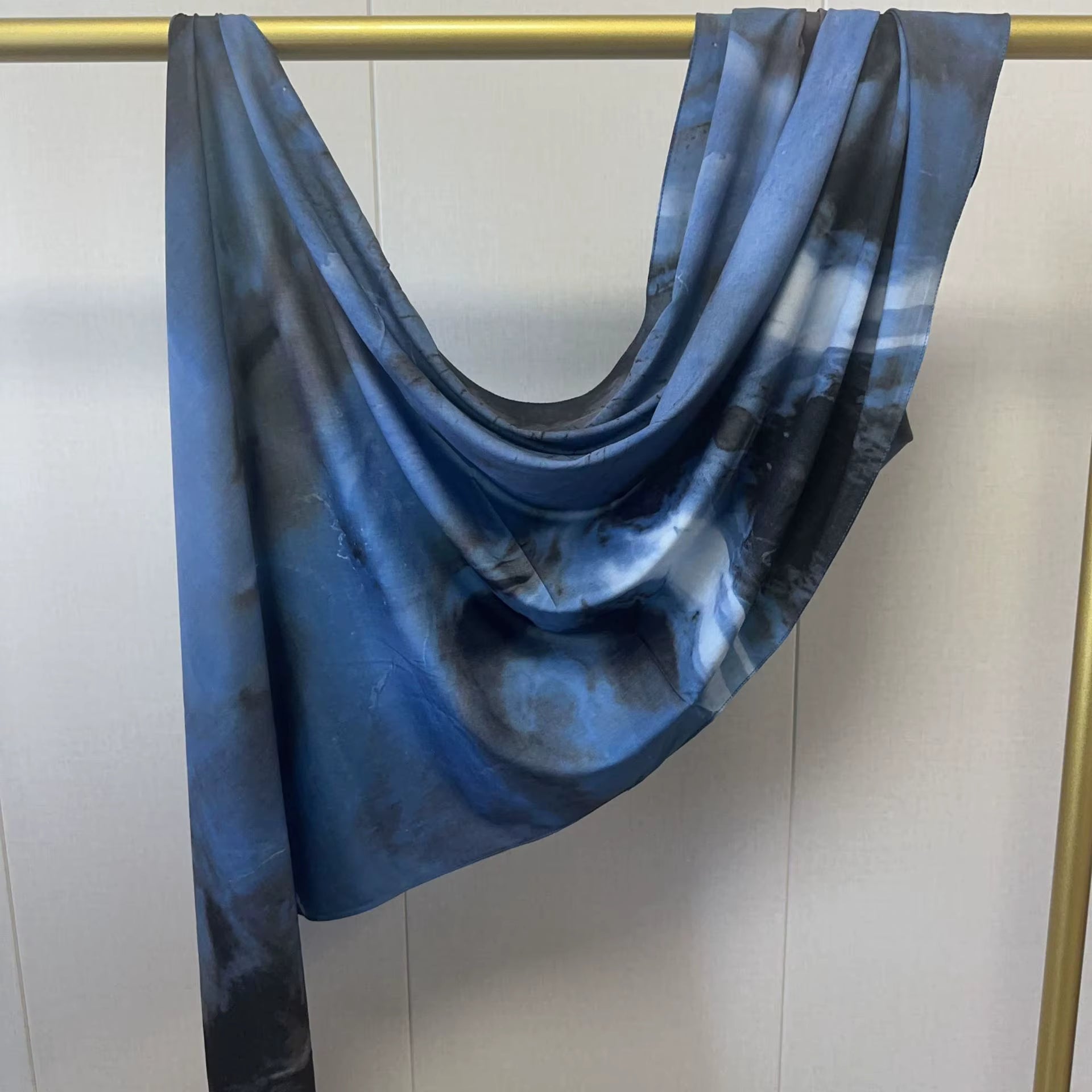 Hijab met Aquarel Print van Katoen - #6 Donker Blauw